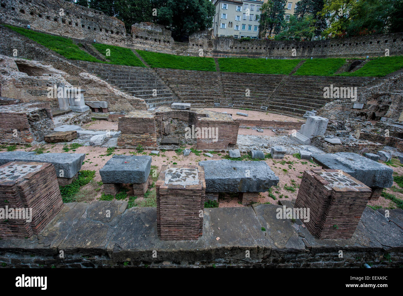 Ruinen der alten römischen Amphitheater in Triest, Italien. Stockfoto