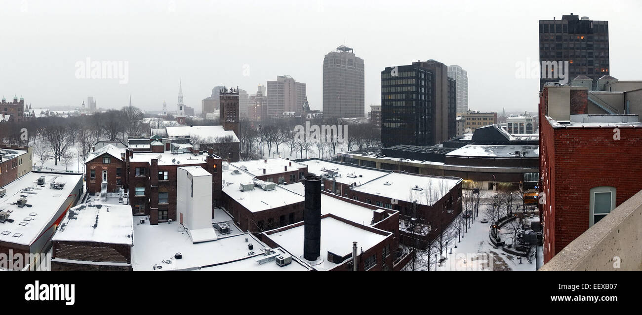 Panorama der Innenstadt von New Haven, beschichtet im Schnee am frühen Samstag Abend. Stockfoto