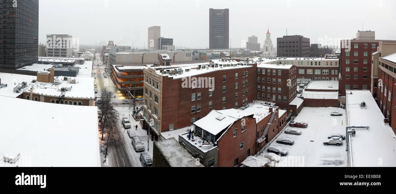 Die Innenstadt von New Haven ist frühen Samstag Abend, Panorama-Kamera-Ansicht im Schnee überzogen. Stockfoto