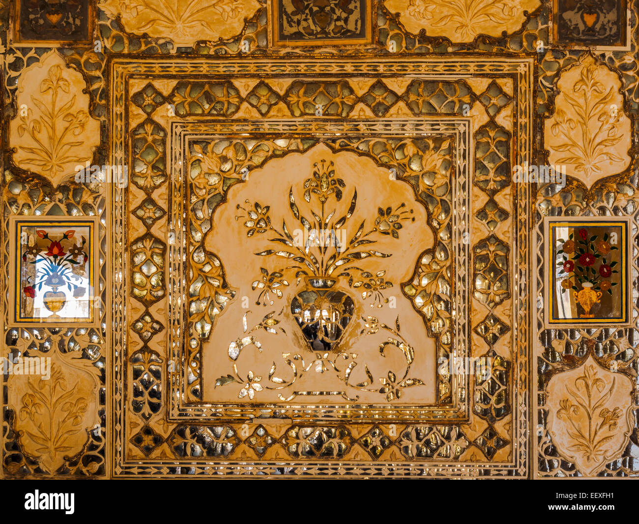 Dekoration der gespiegelten Silber Fliesen im Amer Palace in Jaipur, Rajasthan, Indien Stockfoto
