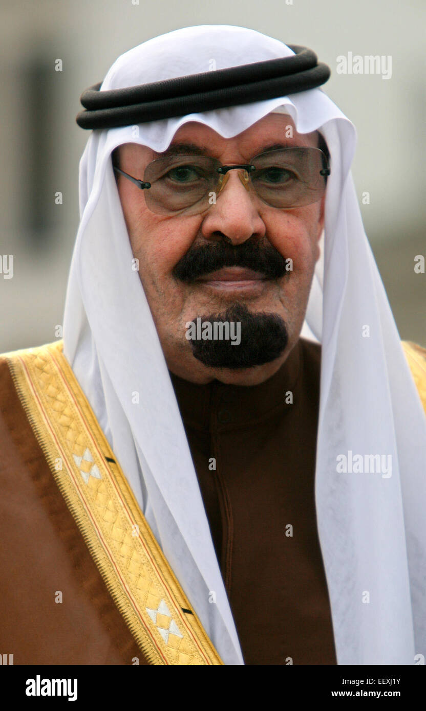 Berlin, Deutschland. 8. November 2007. Abdullah bin Abdul Aziz Al Saud König von Saudi Arabien Gesten vor dem Brandeburg Tor in Berlin, Deutschland, 8. November 2007. Foto: Tim Brakemeier/Dpa/Alamy Live News Stockfoto