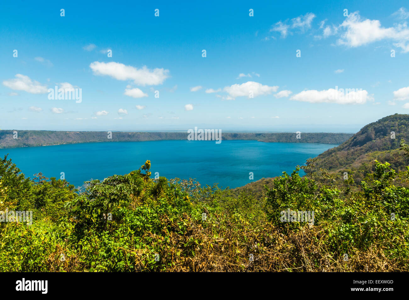 Laguna de Apoyo, eine 48 Quadratkilometer saubere blaue Lagune in einem eingestürzten Vulkankrater westlich von Granada; Apoyo, Granada, Nicaragua Stockfoto