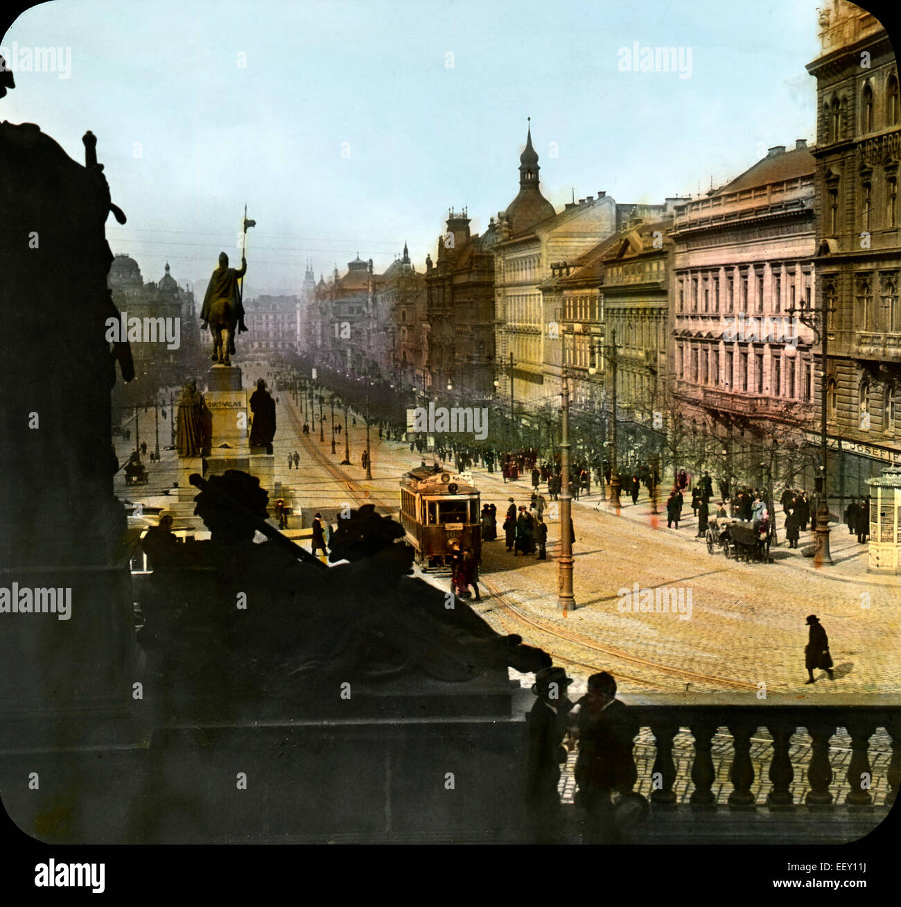Schieben Sie beschäftigt Straßenszene aus St. Wenzelsplatz, Prag, Böhmen, Laterna Magica, ca. 1920 Stockfoto