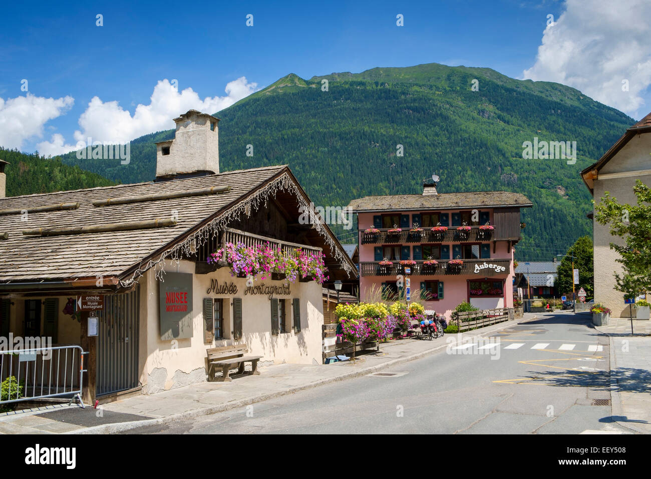 Museum und Chalets in Les Houches Skigebiet in der Nähe von Chamonix, Französische Alpen, Haute-Savoie, Frankreich Stockfoto