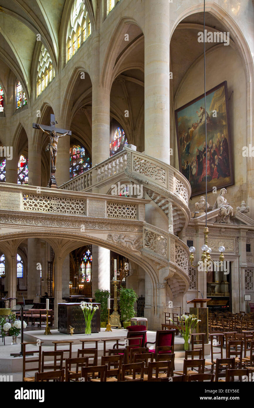 Wendeltreppe und reich verzierten Innenraum der Eglise Saint Etienne du-Mont, Latin, Paris Frankreich Stockfoto