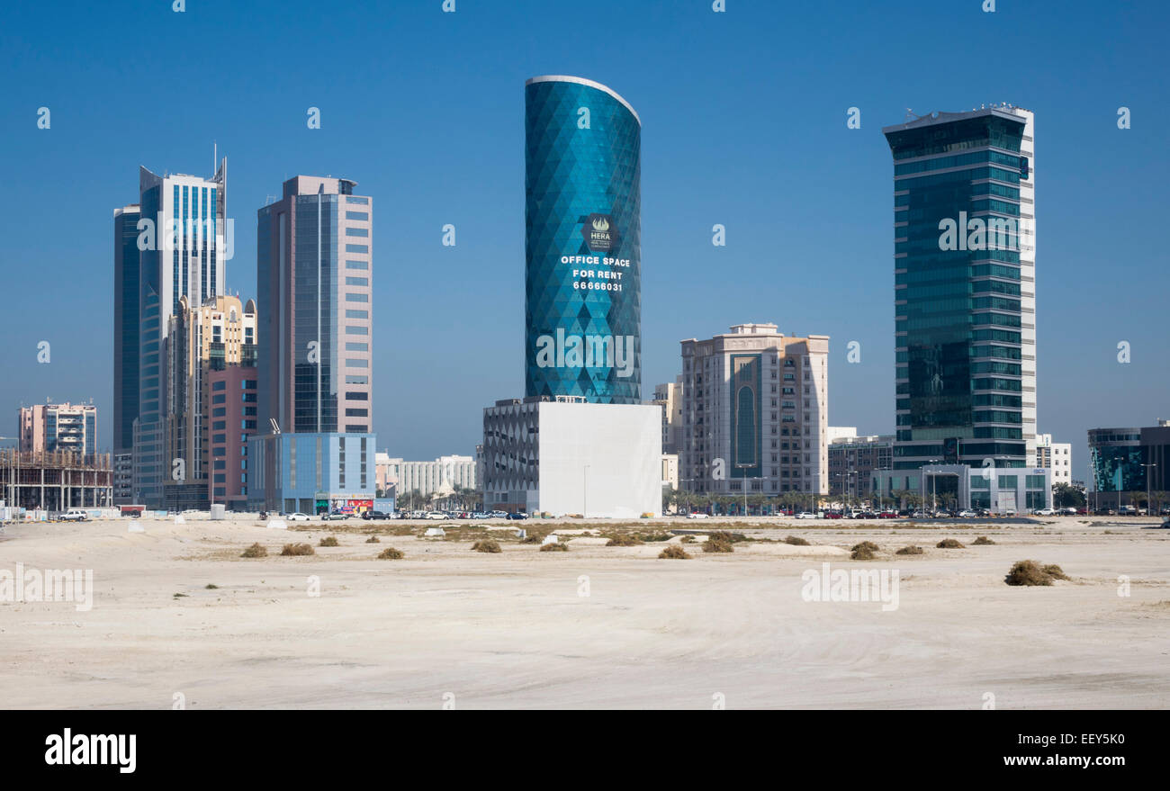 Bau von neuen Bürogebäuden auf neu gewonnenem Land nahe der Hauptstadt Manama in Seef, Bahrain Stockfoto