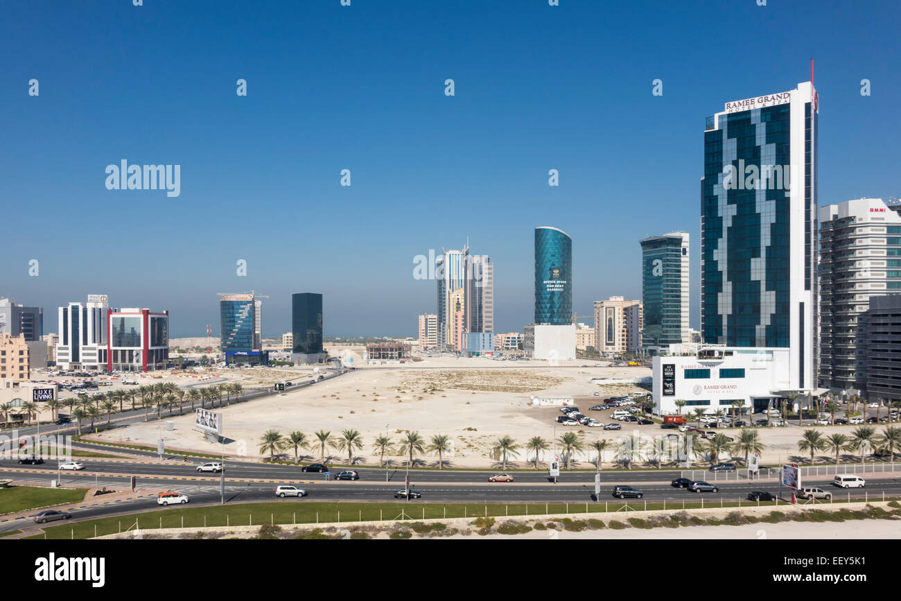 Bau von neuen Bürogebäuden auf neu gewonnenem Land nahe der Hauptstadt Manama in Seef, Bahrain Stockfoto