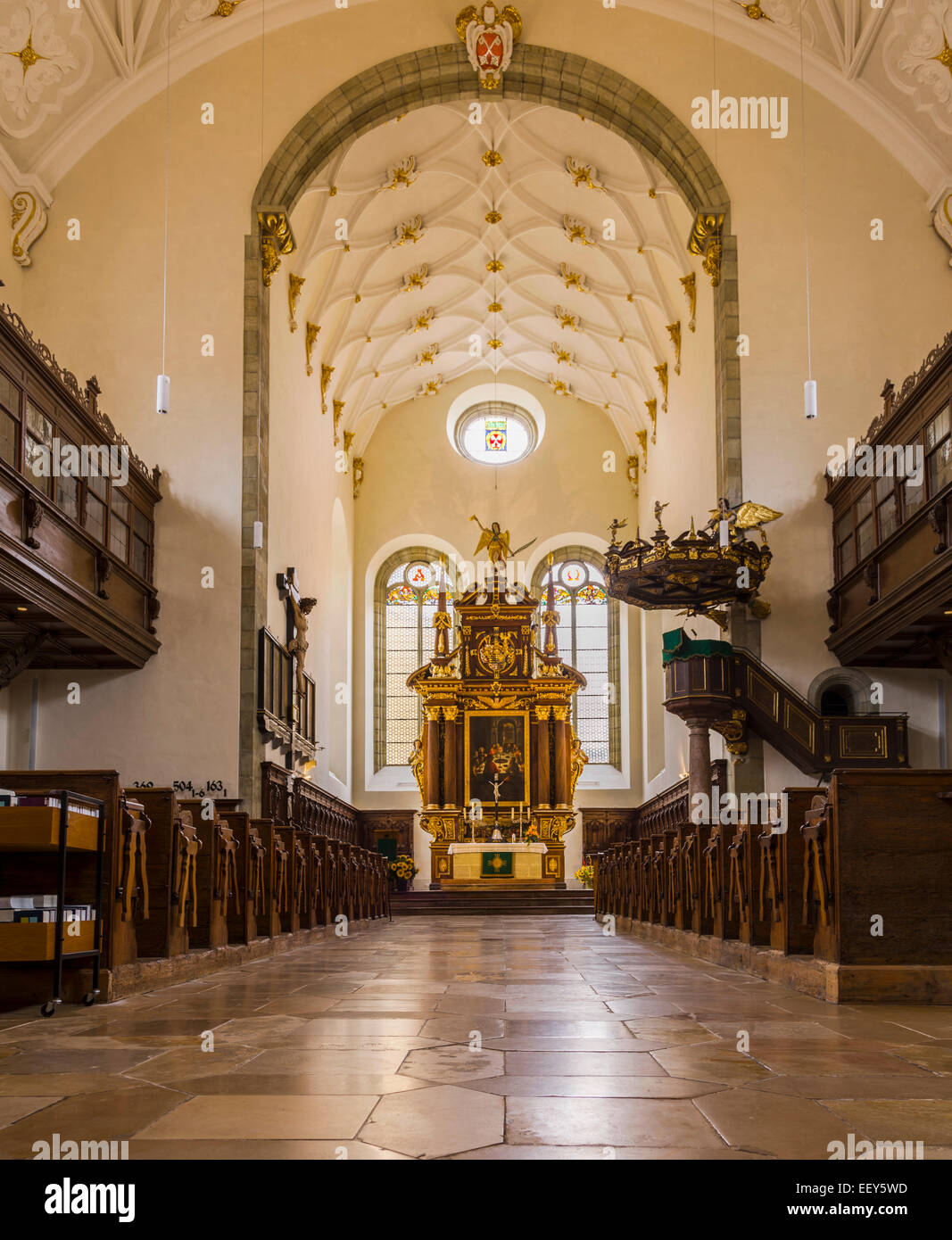 Interieur und Altar der Trinity Evangelical Lutheran Church in der mittelalterlichen Stadt Regensburg, Bayern, Deutschland Stockfoto