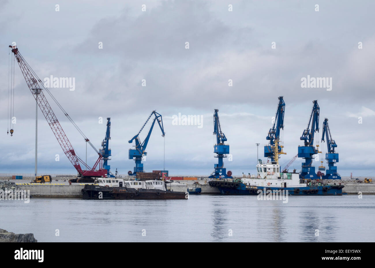 Große Kräne an der neuen Hafenerweiterung in Bata, Äquatorial-Guinea, Westafrika Stockfoto