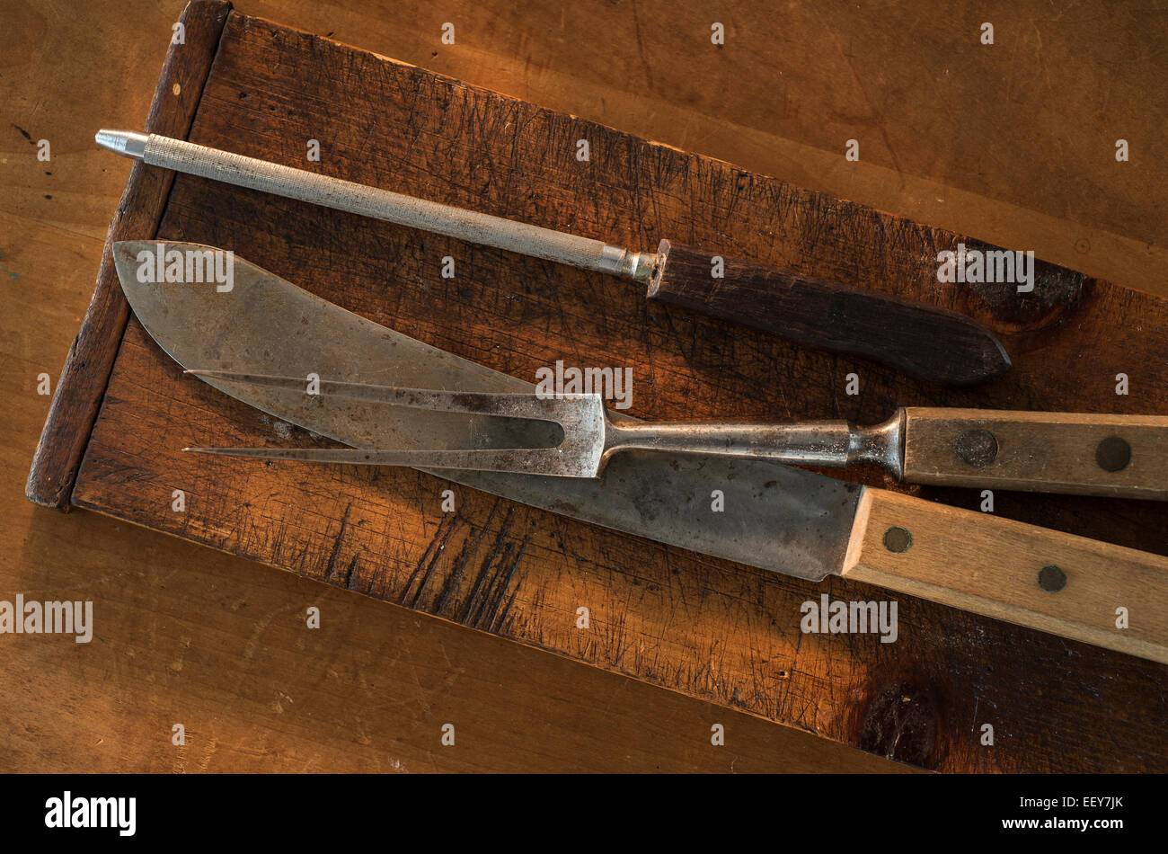 Alten Küchenutensilien auf Holz Stockfoto