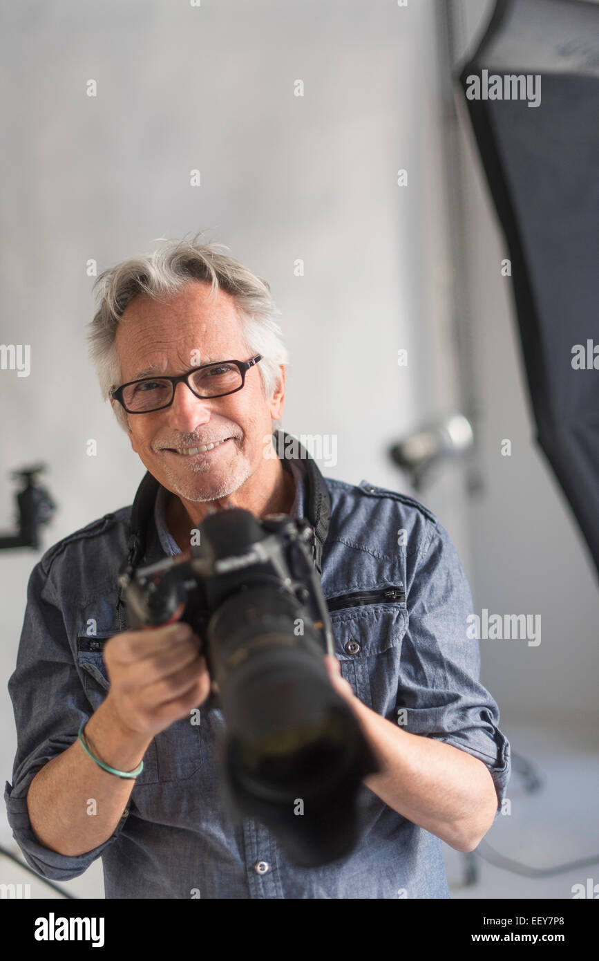 Porträt des Fotografen im Atelier Stockfoto