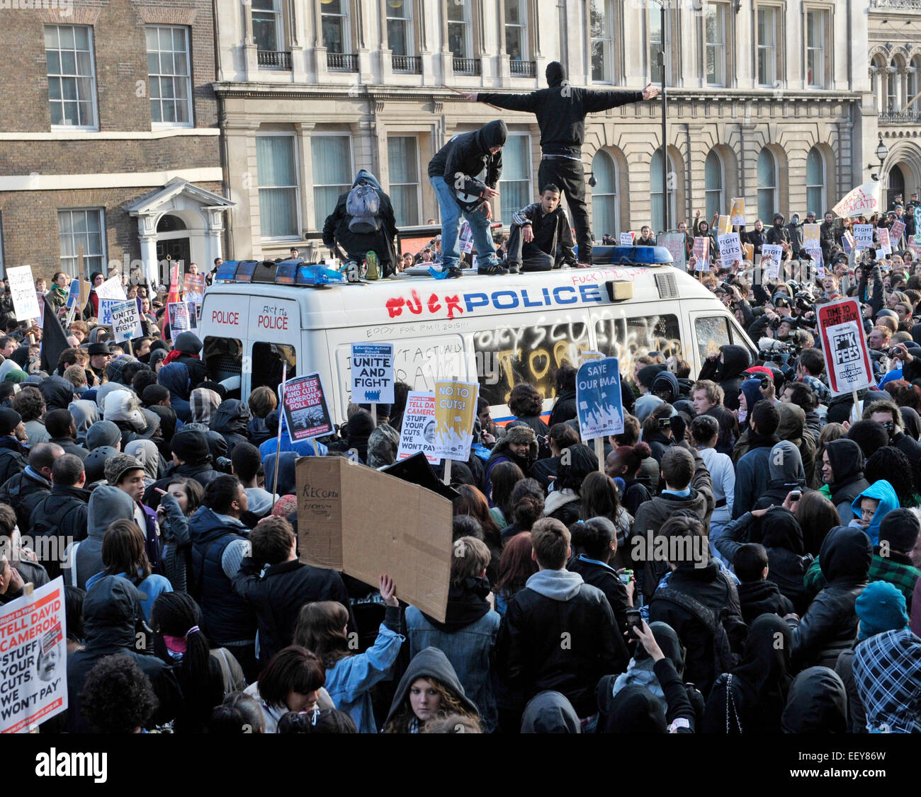 Studenten-Demos gegen Govt schneidet und Gebühren @ Trafalgar Square und Whitehall auffüllen. Stockfoto