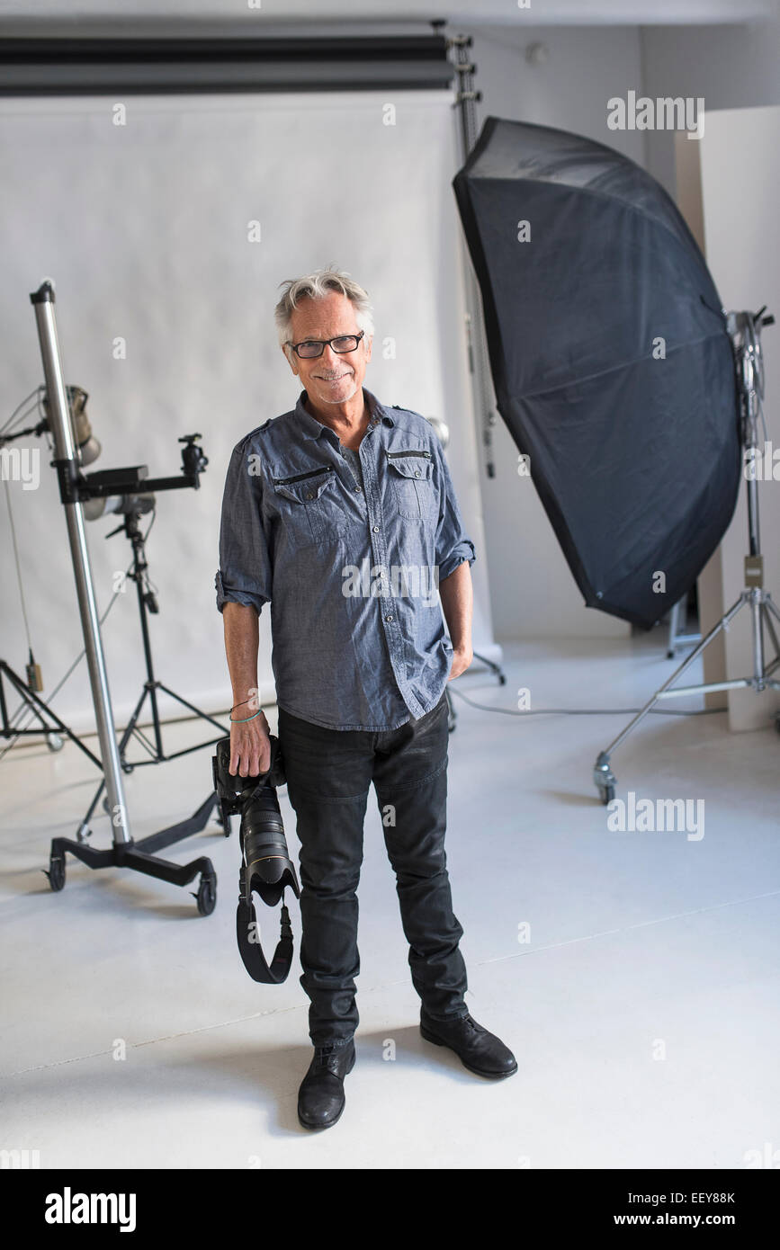 Porträt des Fotografen im Atelier Stockfoto
