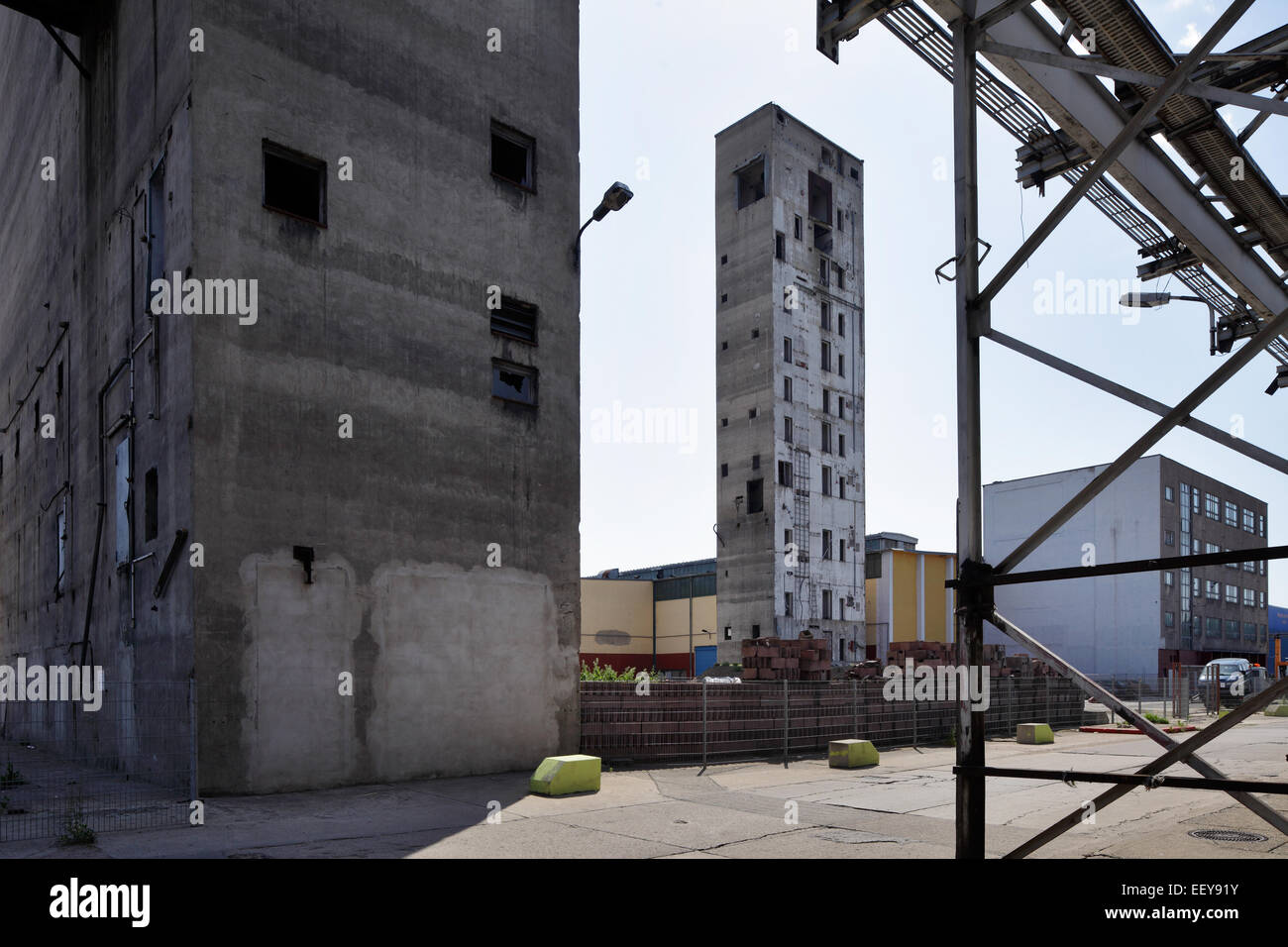 Berlin, Deutschland, zerlegt teilweise Fabrikgebäude Stockfoto