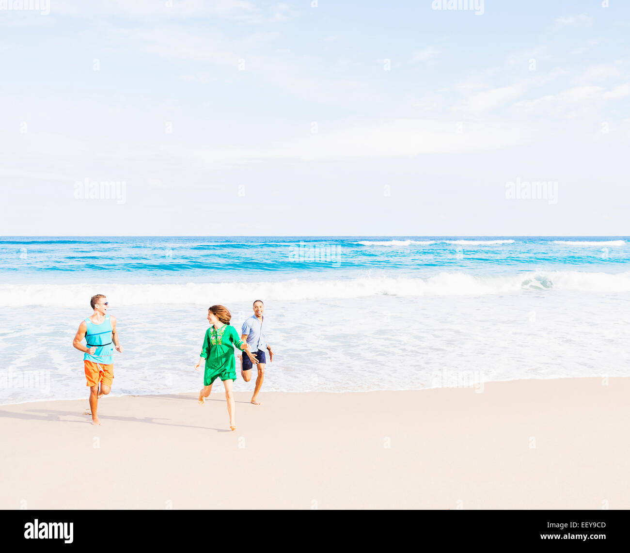 USA, Florida, Jupiter, junge Menschen laufen am Strand Stockfoto