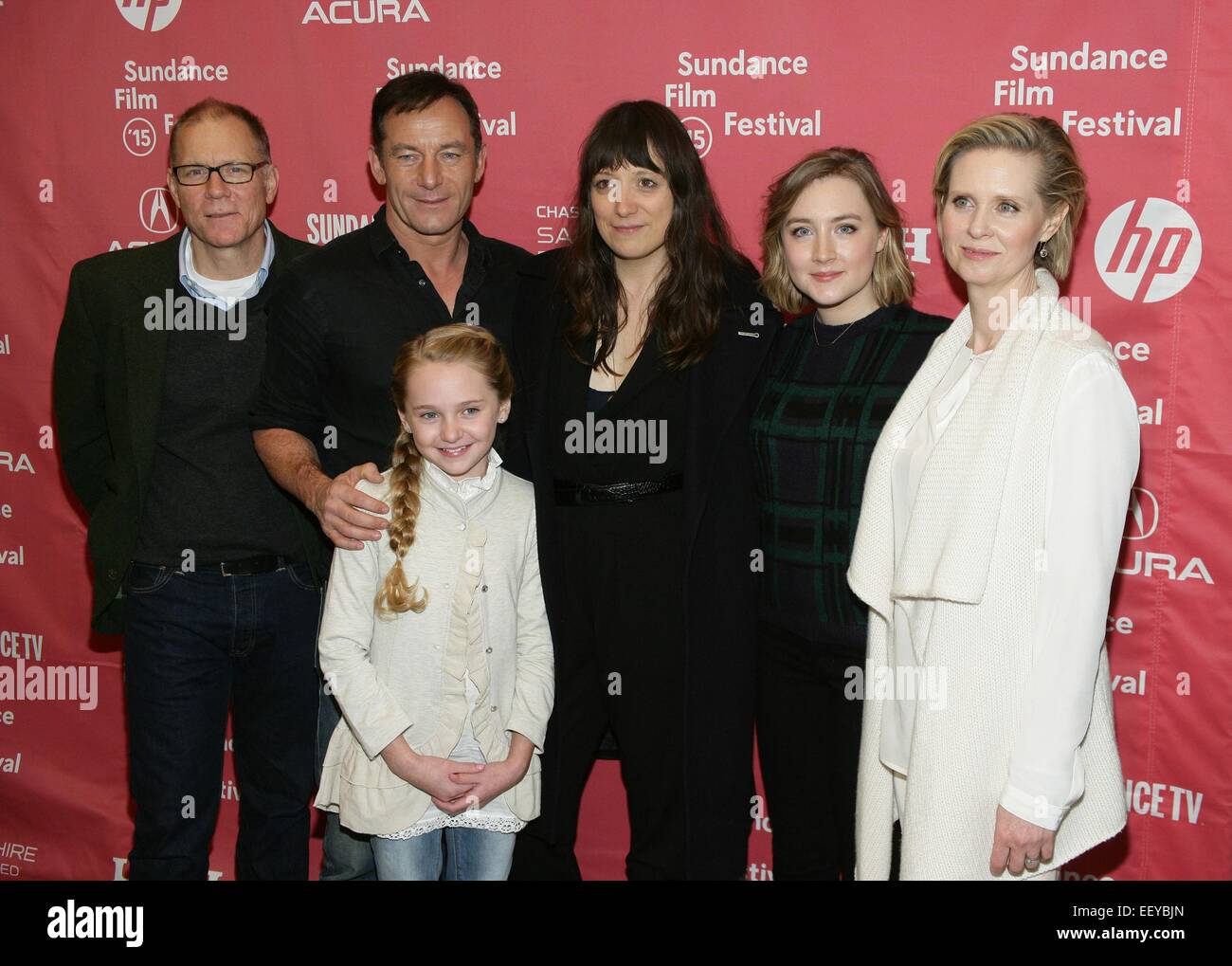 Park City, UT, USA. 23. Januar 2015. David Warshofsky, Jason Isaacs, Avery Phillips, Nikole Beckwith, Saoirse Ronan, Cynthia Nixon im Ankunftsbereich für STOCKHOLM, PENNSYLVANIA-Premiere auf der 2015 Sundance Film Festival, Eccles Center, Park City, UT 23. Januar 2015. Bildnachweis: James Atoa/Everett Collection/Alamy Live-Nachrichten Stockfoto