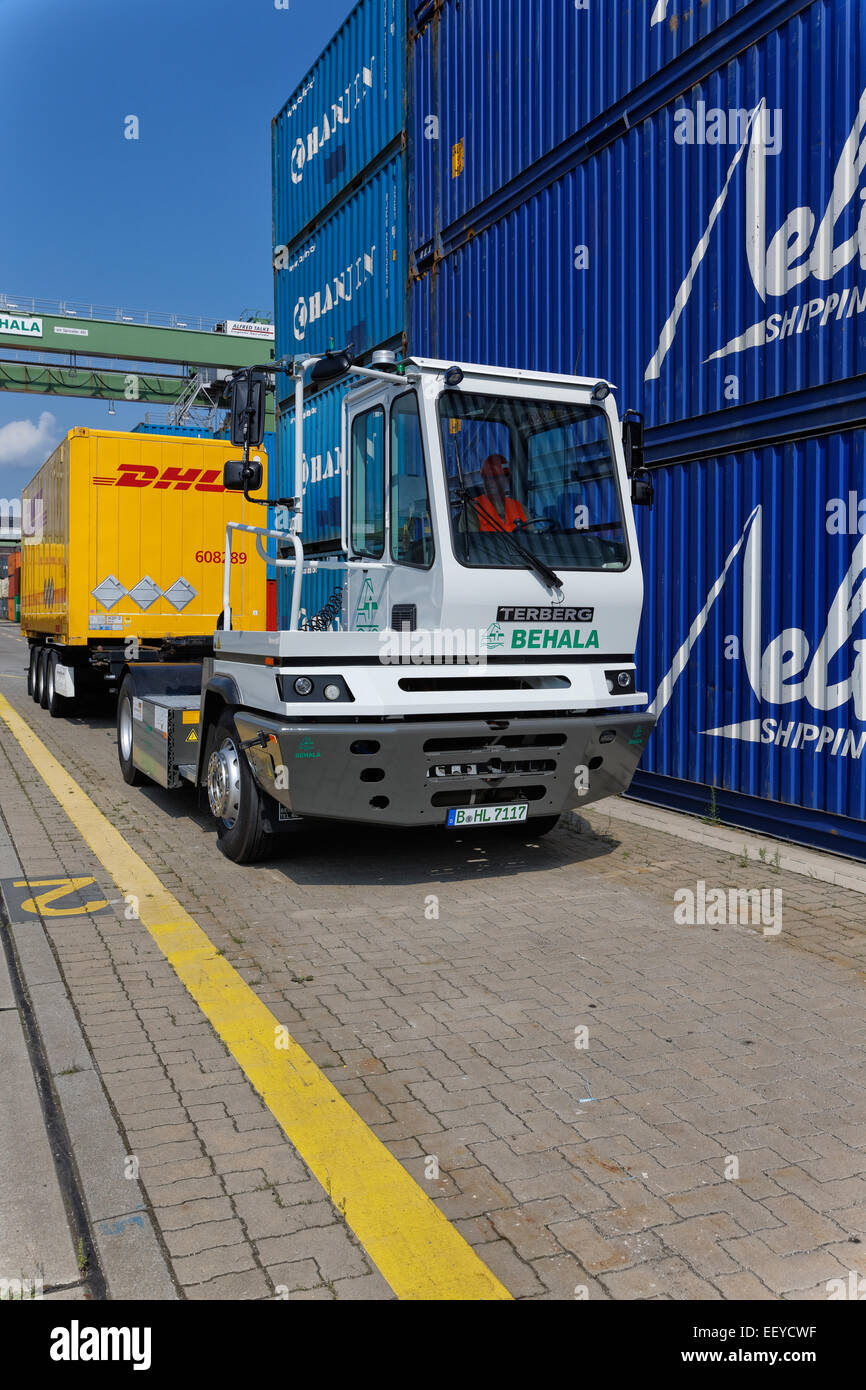 Berlin, Deutschland, Elektro-LKW-Container-Terminal im Westhafen Stockfoto