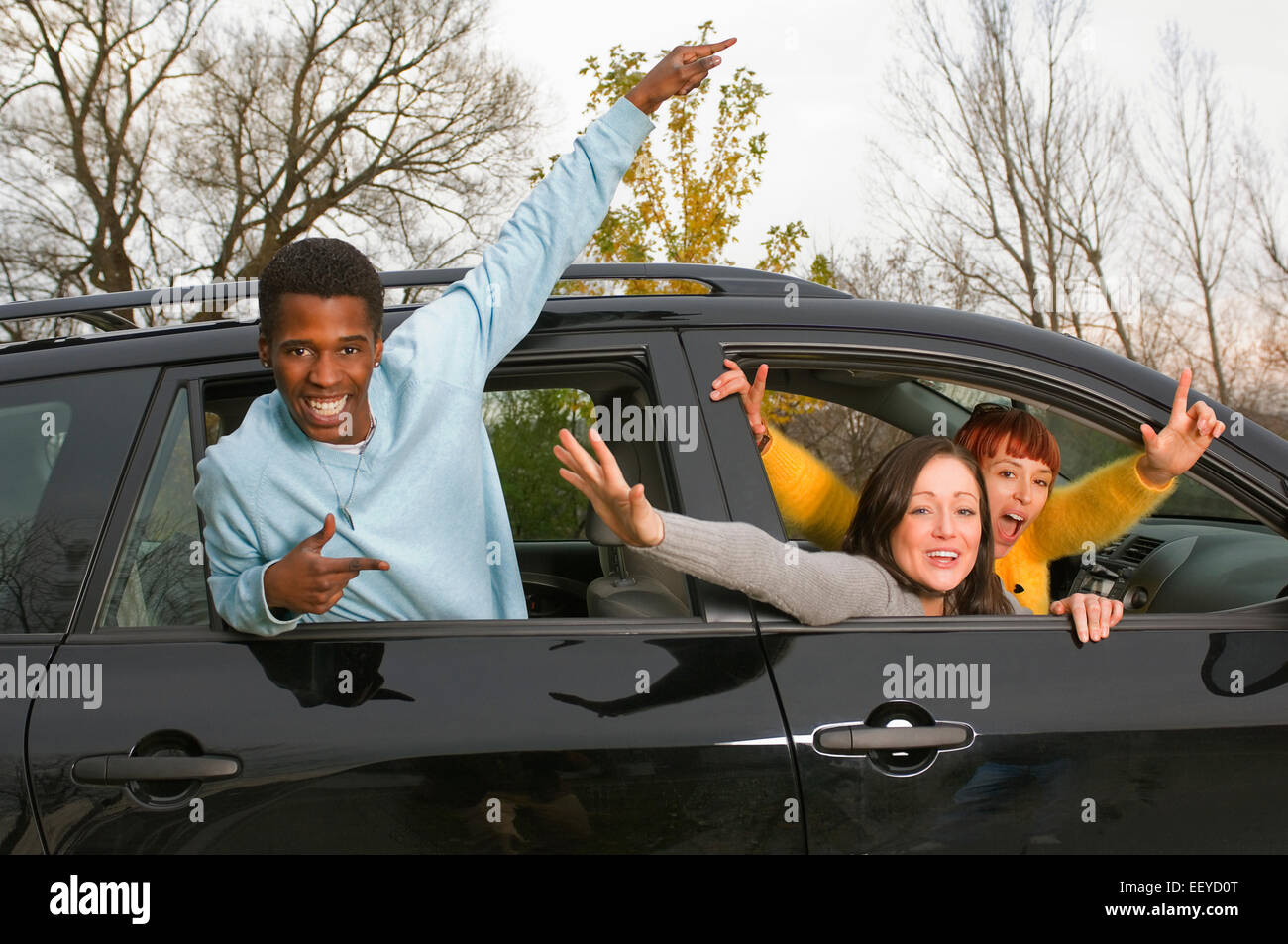 Drei Freunde in einem Auto Stockfoto