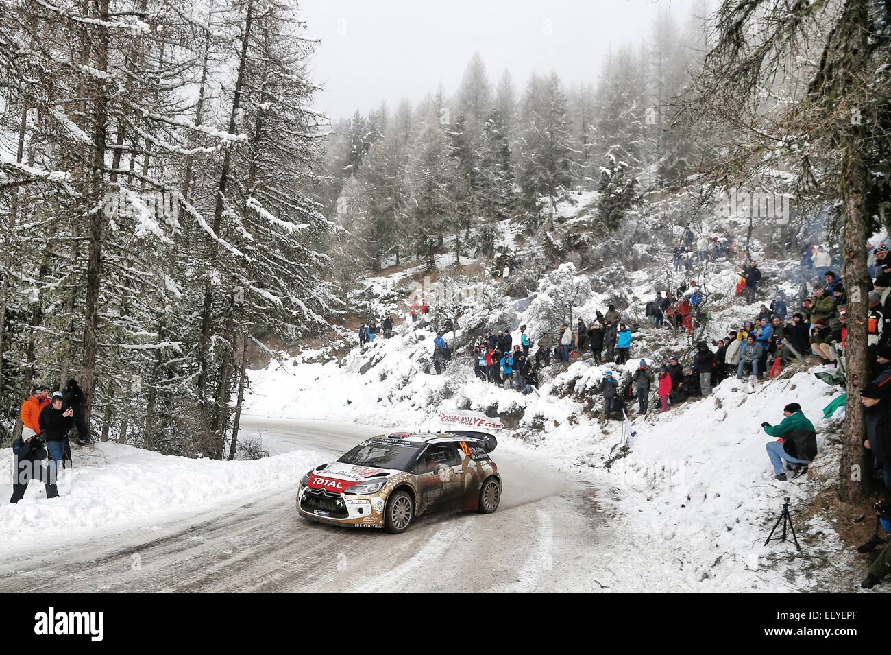 Monte Carlo, Monaco. 22. Januar 2015. WRC Rallye Monte Carlo 2.Tag strebt Les Corps Chauffayer. Mads Ostebrg (NOR) und Jonas Andersson (SWE) - Citroen DS3 WRC Credit: Action Plus Sport/Alamy Live News Stockfoto