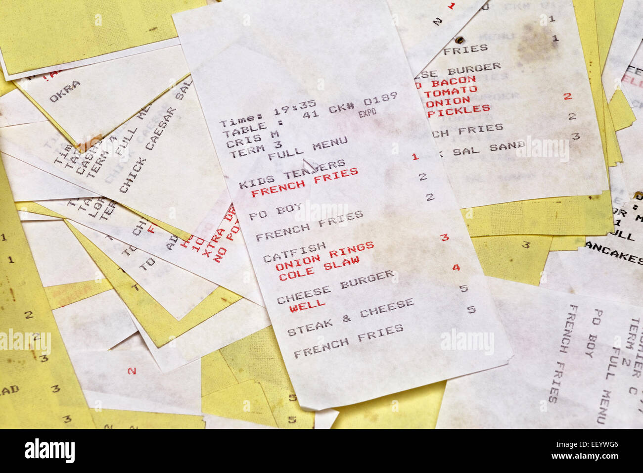 Schmierige Restaurant Gast Essen Tickets bestellen. Stockfoto