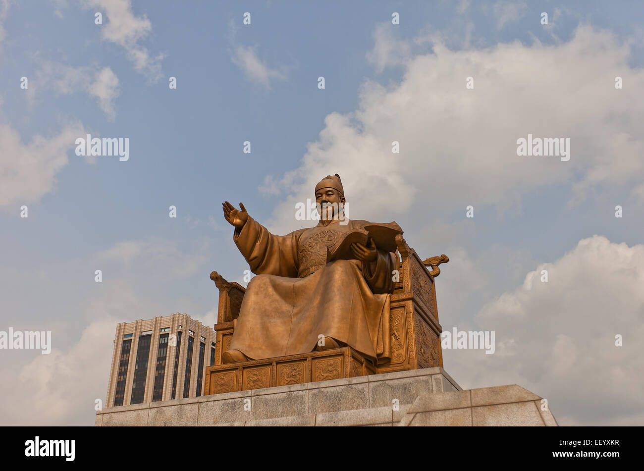 Denkmal von Sejong der große (1397-1450), der vierte König der Joseon auf Gwanghwamun Platz in Seoul, Korea Stockfoto