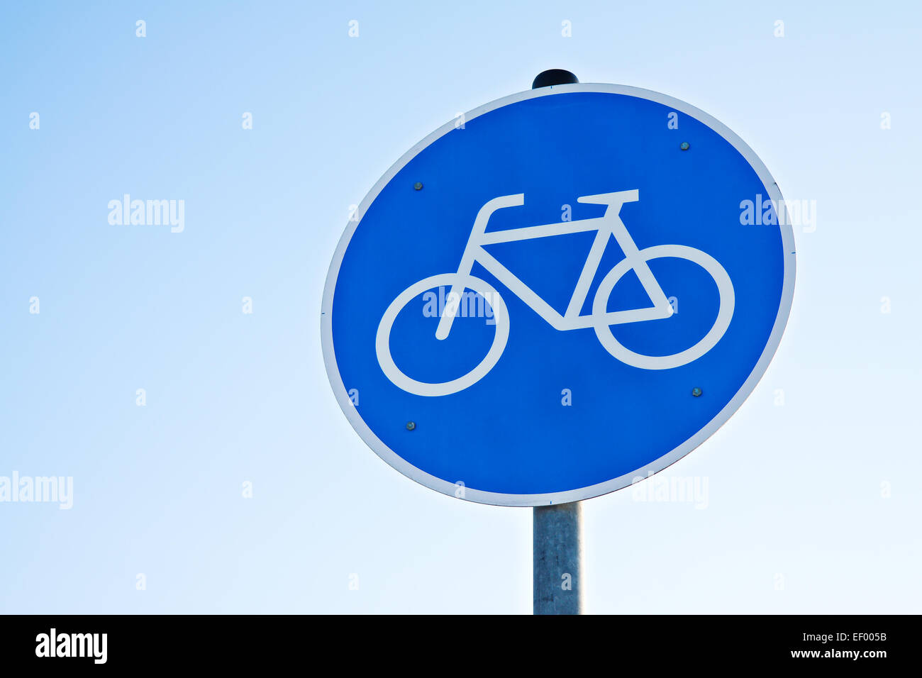 Fahrrad fahren erlaubt. Stockfoto