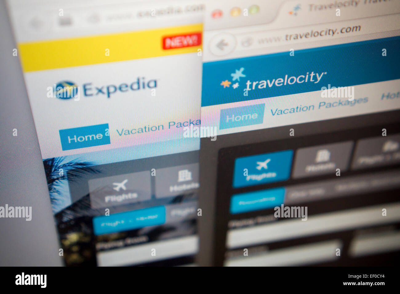 Die Expedia und Travelocity Websites werden auf einem Computerbildschirm auf Freitag, 23. Januar 2015 gesehen.  Expedia hat seine Konkurrenten, Travelocity für $ 280 Millionen erworben. Travelocity hat Expedia Suchmaschine in einem Marketing-Vertrag bis 2013, damit die Ähnlichkeiten in Design und anscheinend die Suchergebnisse verwendet. (© Richard B. Levine) Stockfoto