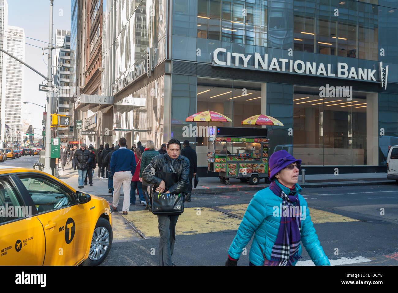 Eine New Yorker Niederlassung der Los Angeles anhand City National Bank in Midtown Manhattan Freitag, 23. Januar 2015. Die Bank, die mit der Entertainment-Industrie verbunden ist, wird von der Royal Bank of Canada für $ 5,4 Milliarden erworben werden. CNB wird eine separate Marke RBC bleiben. (© Richard B. Levine) Stockfoto