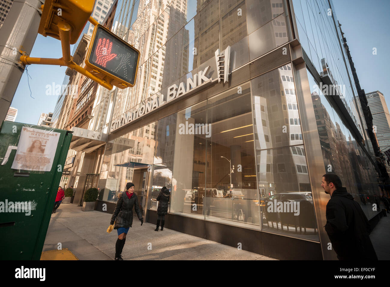 Eine New Yorker Niederlassung der Los Angeles anhand City National Bank in Midtown Manhattan Freitag, 23. Januar 2015. Die Bank, die mit der Entertainment-Industrie verbunden ist, wird von der Royal Bank of Canada für $ 5,4 Milliarden erworben werden. CNB wird eine separate Marke RBC bleiben. (© Richard B. Levine) Stockfoto