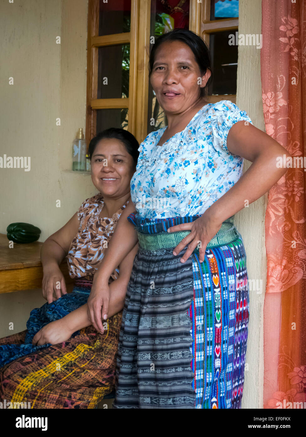 Traditionelle Frauen in San Juan La Laguna, Lake Atitlan, Guatemala Stockfoto