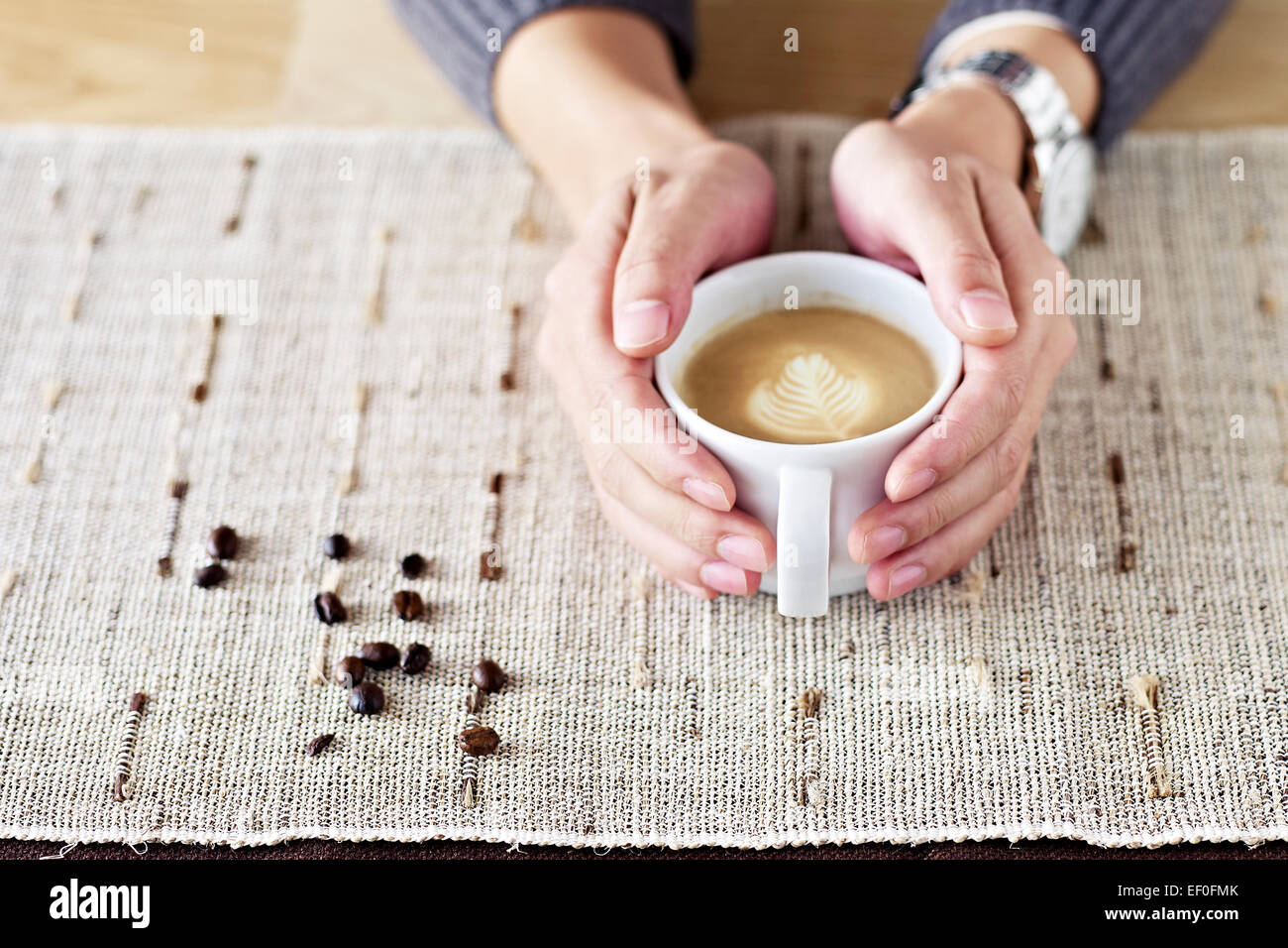 Man Betrieb Tasse Kaffee Stockfoto