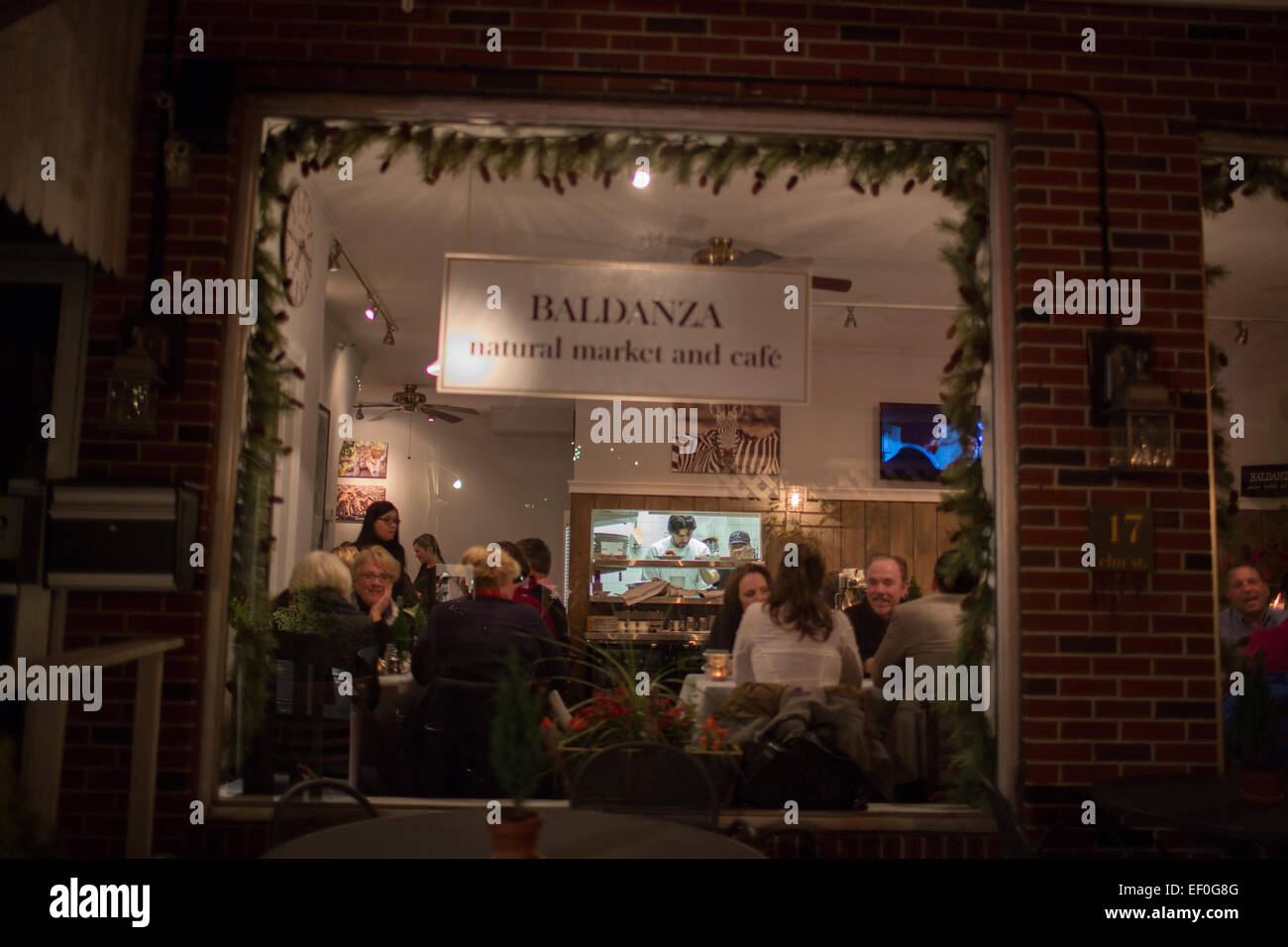Kunden Baldanza Markt &amp; Cafe in New Canaan, Connecticut. Stockfoto