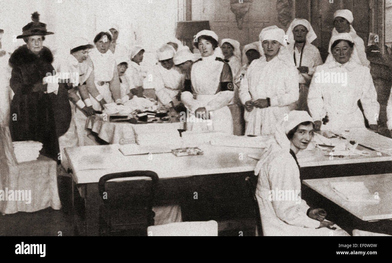 Frauen freiwillige Bandagen und Krücken im ersten Weltkrieg. Stockfoto