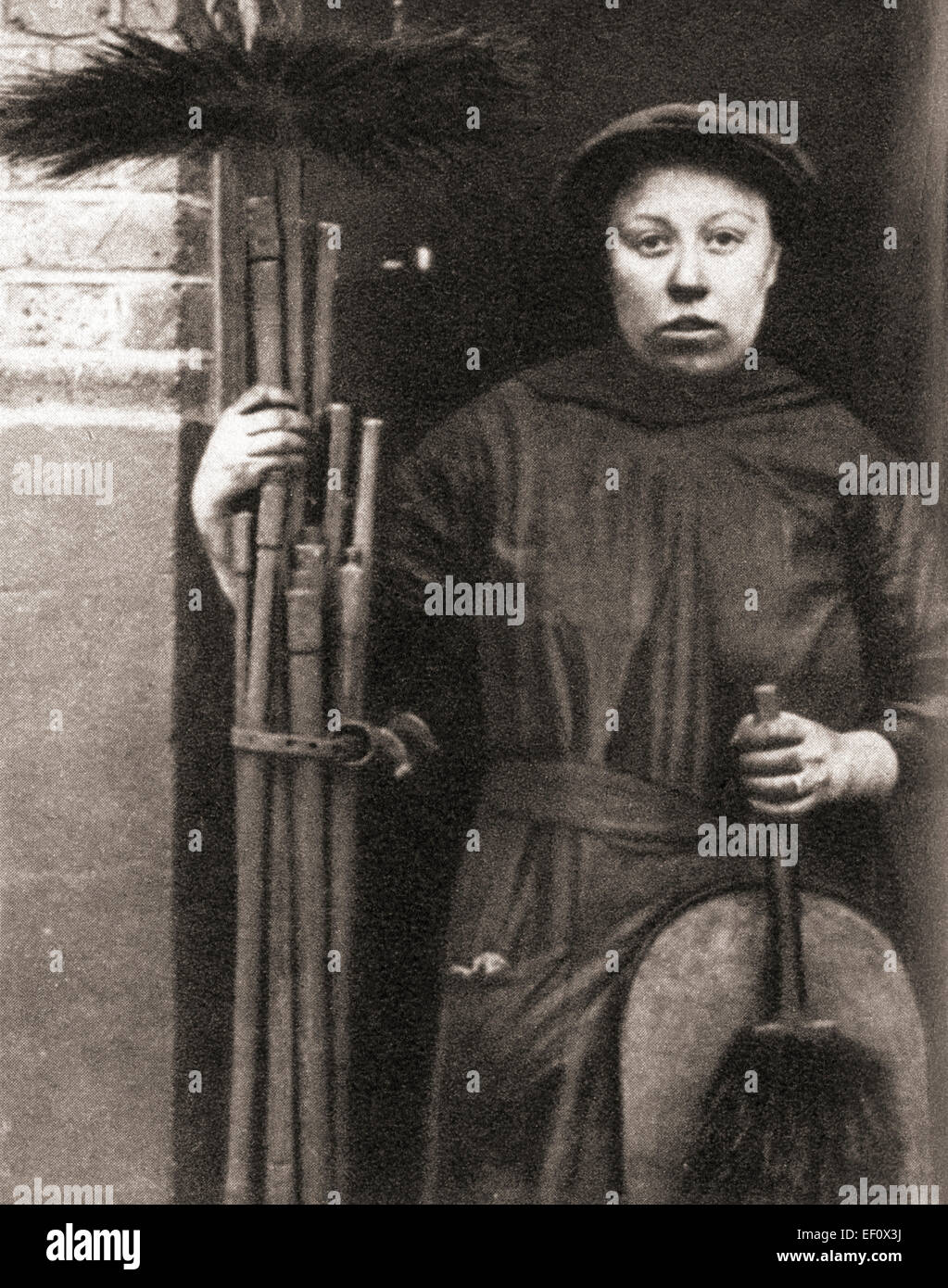 Frauen, die über Männerarbeit im ersten Weltkrieg. Ein Schornsteinfeger. Von Stockfoto