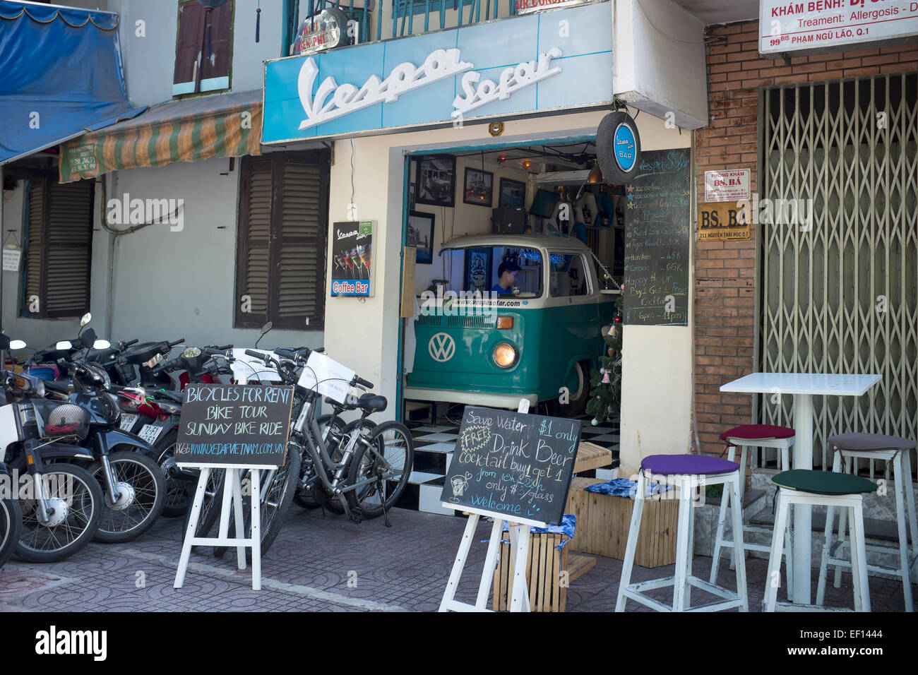 Vespa Sofar Cafe und Bar in Ho-Chi-Minh-Stadt-Vietnam Stockfotografie -  Alamy