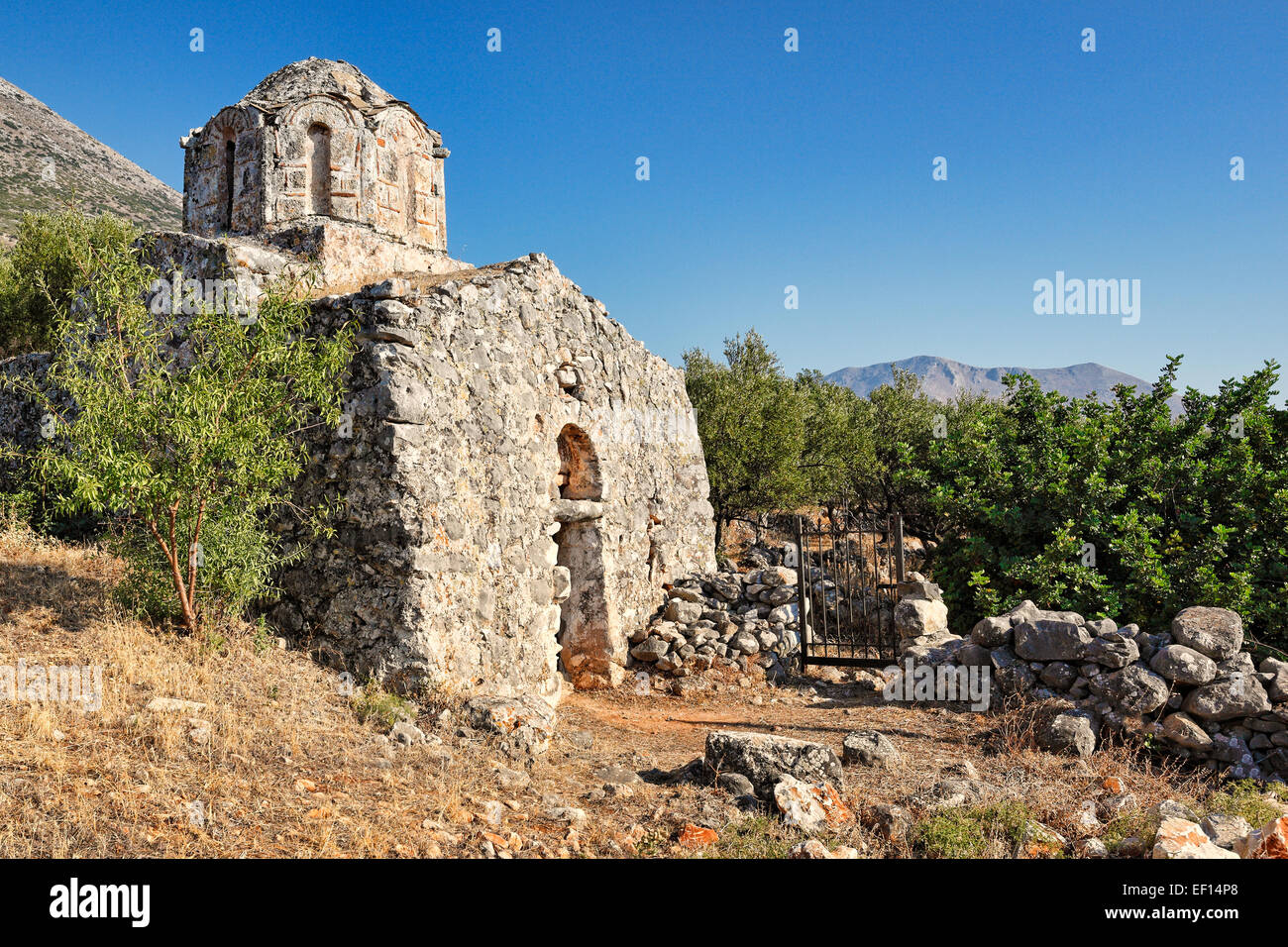 Eine alte Kirche im Dorf Vrykion in Mani, Griechenland Stockfoto