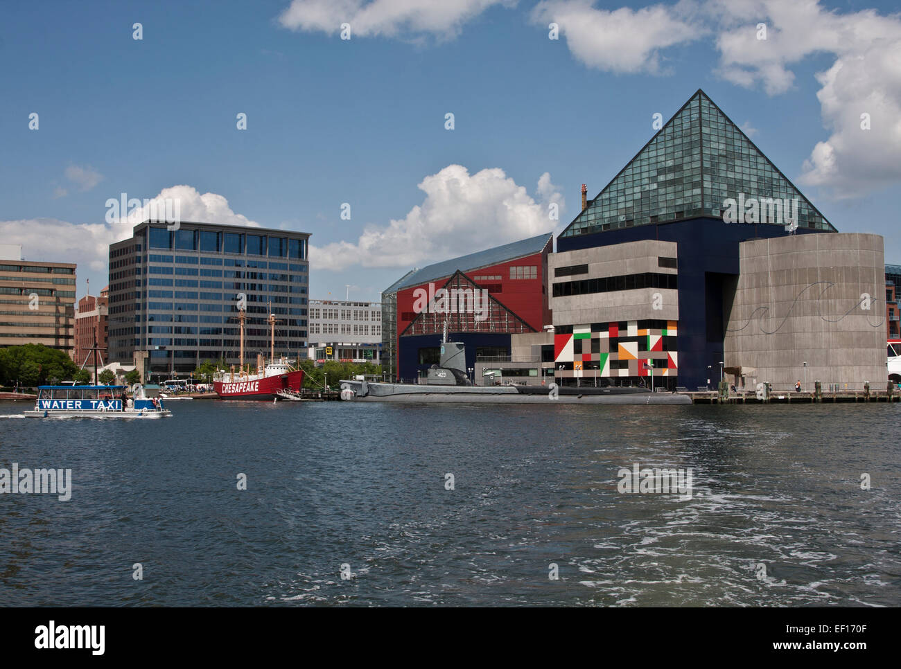 Baltimore, Maryland, das National Aquarium in Baltimore und das Museum Schiffe uss torsk und Feuerschiff Chesapeake. Stockfoto