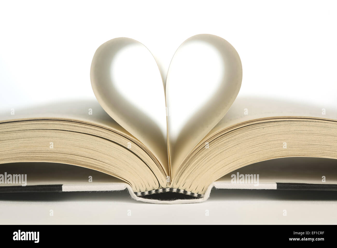 Buchseiten in der Form eines Herzens Stockfoto