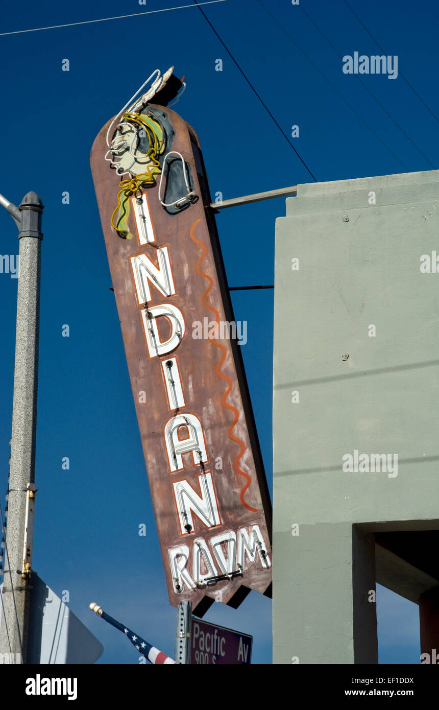 Indian Room Bar Vintage Neon unterzeichnen in San Pedro, Kalifornien Stockfoto
