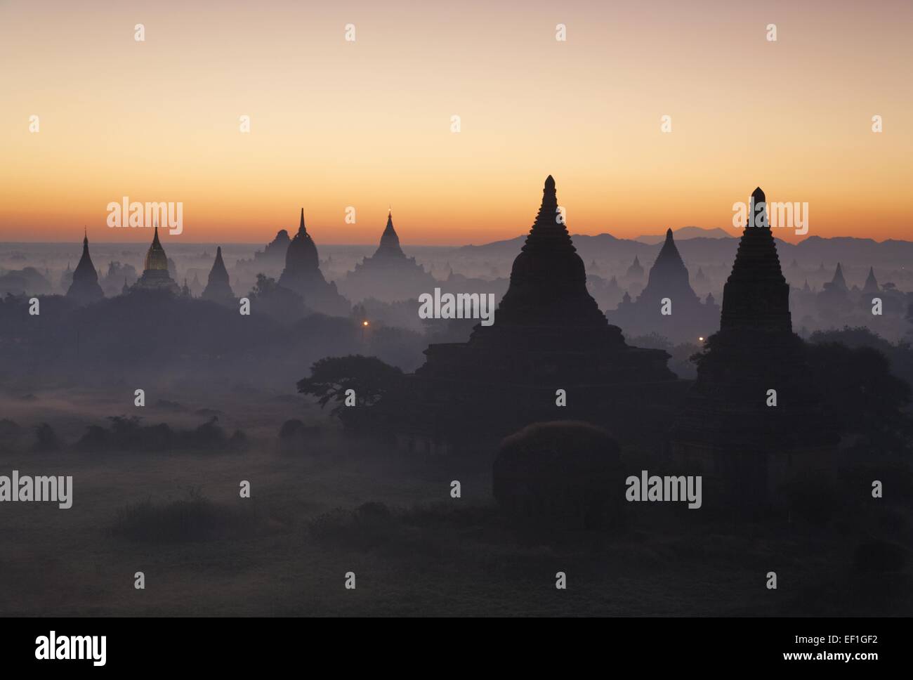 Pagoden im Morgengrauen, Bagan Stockfoto