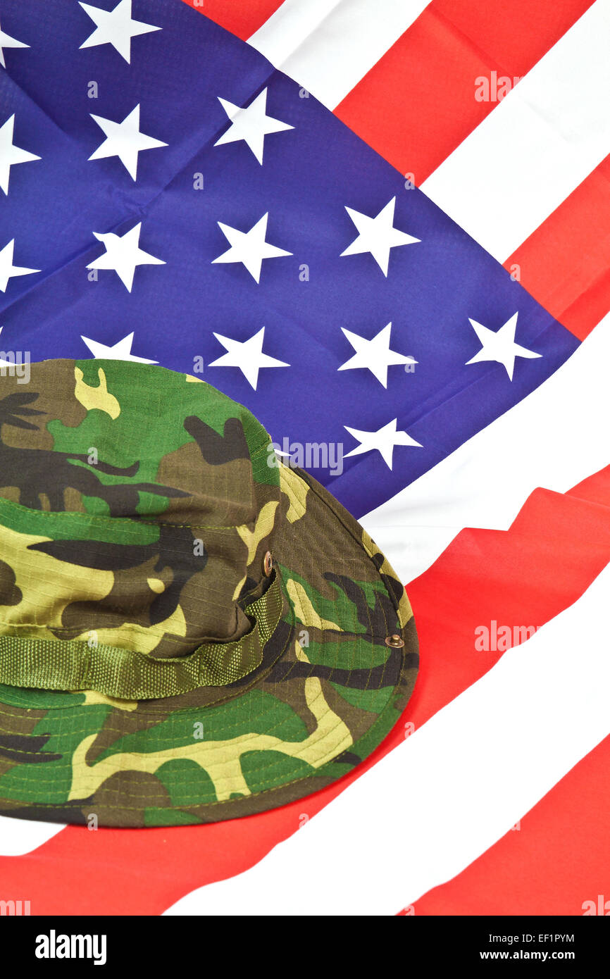 Militärausrüstung - Tarnung Hut Teil der Schlacht Kleidung der Streitkräfte Stockfoto