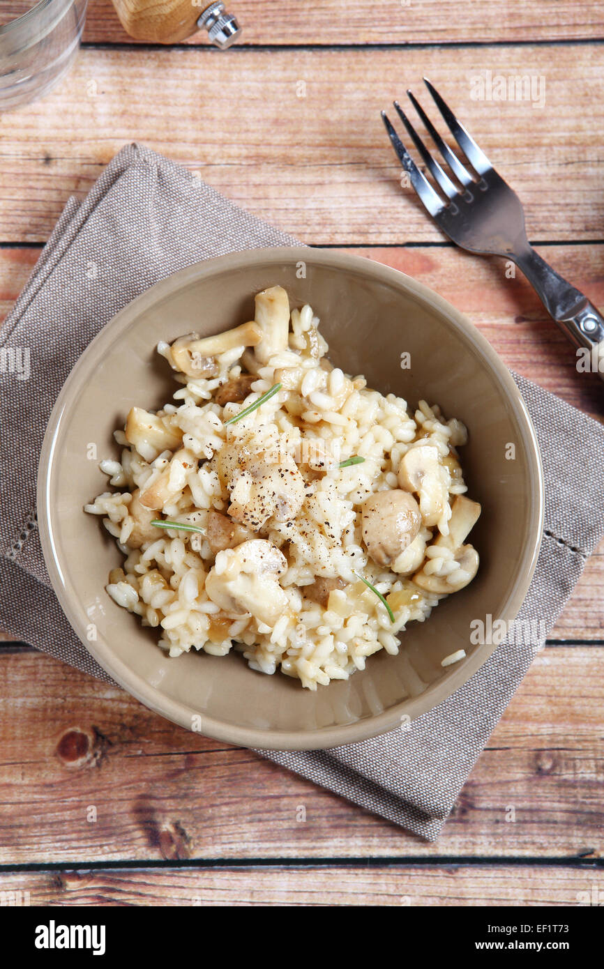 Lecker Reis mit Pilzen, Essen Stockfoto