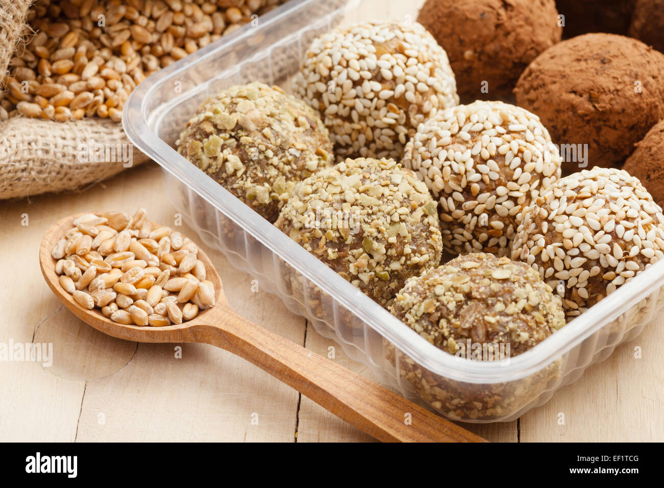 makrobiotische Ernährung: Kugeln vom Boden Weizenkeime mit Sesam ...