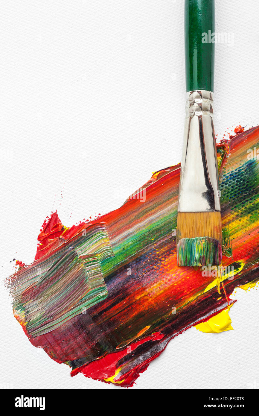 Pinsel und gemischte Ölfarben auf weißen Künstler Leinwand Stockfoto