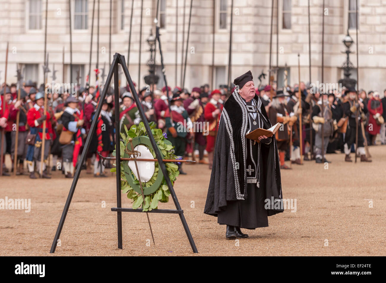 London, UK. 25. Januar 2015.  Mitglieder der englische Bürgerkrieg Society, einer der ältesten Reenactment-Gruppen in der Welt, erwecken Sie zum Leben der Königs Armee (die royalistischen Hälfte der englische Bürgerkrieg Gesellschaft) wie sie die Route von König Charles ich von St James Palace an den Ort seiner Hinrichtung im Banqueting House in Whitehall zurückverfolgen.  Bildnachweis: Stephen Chung/Alamy Live-Nachrichten Stockfoto