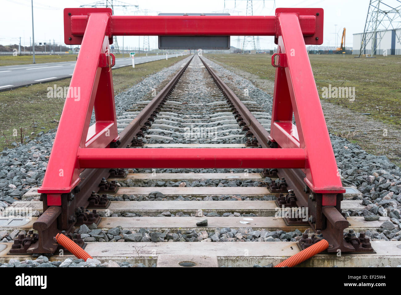 rote Eisenbahn Puffer Ende zum Ziel Stockfoto