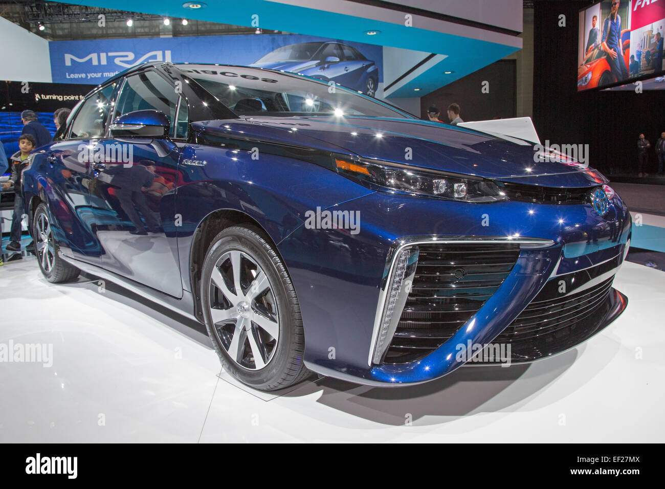 Detroit, Michigan - 2016 Toyota Mirai Wasserstoff Brennstoffzellen-Fahrzeug auf dem Display auf der North American International Auto Show. Stockfoto