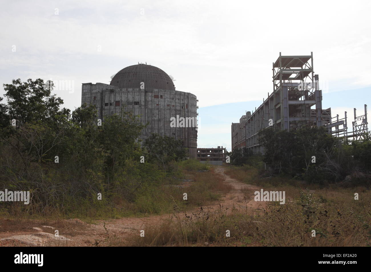 Kernkraftwerk in Jaragua, in der Nähe von Cienfuegos, Kuba. Die Anlage war nie in verwendet und ist jetzt eine verlassene massive bulding Stockfoto