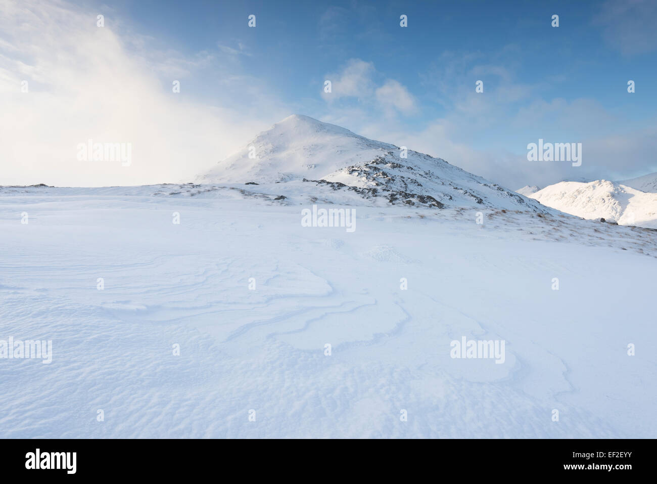 Schnee-Muster auf Buachaille Etive Beag, Glencoe, Schottland Stockfoto