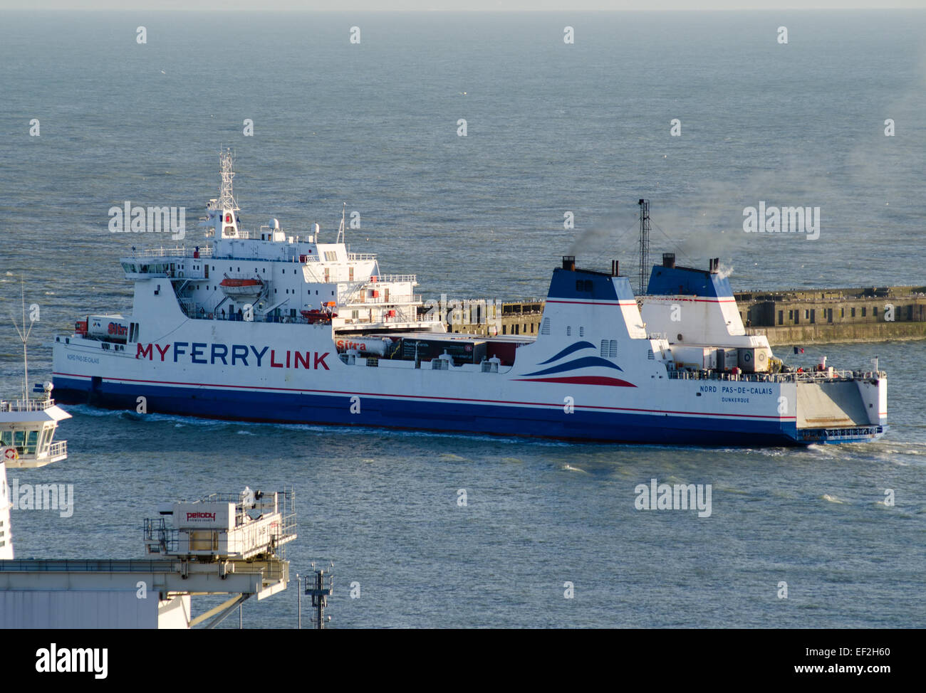 Mein Link Fähre Schiff MS Nord Pas De Calais verlassen des Hafens von Dover, Kent, UK. auf dem Weg für Calais. Stockfoto